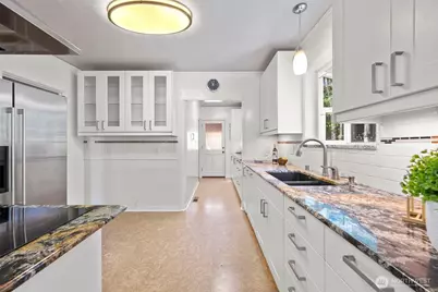 1047 NE 98th Street, Seattle, WA 98115 - Photo 9