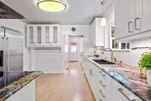 1047 NE 98th St, Seattle, WA 98115 - Photo 9