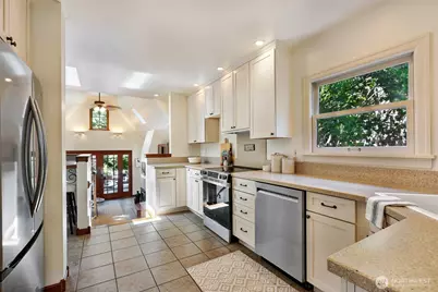 7515 Mary Avenue NW, Seattle, WA 98117 - Photo 9
