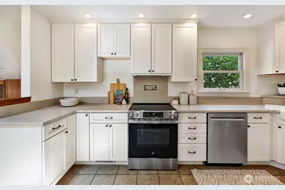 7515 Mary Avenue NW, Seattle, WA 98117 - Photo 7