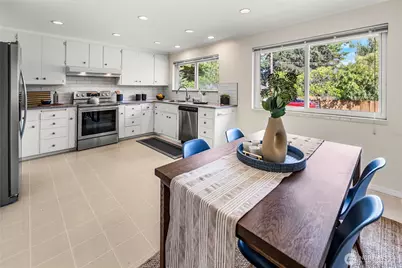 18930 66th Place W, Lynnwood, WA 98036 - Photo 5