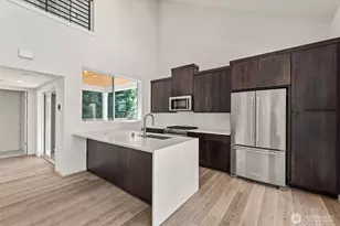 10215 135th Cir NE, Kirkland, WA 98033 - Photo 7