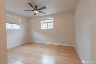 322 NE Kirby Ave, Castle Rock, WA 98611 - Photo 17