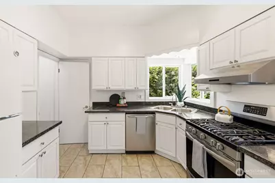4318 1st Avenue NE, Seattle, WA 98105 - Photo 13