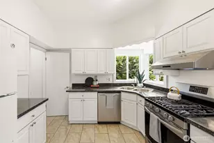 4318 1st Ave NE, Seattle, WA 98105 - Photo 13