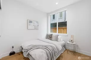 6223 9th Ave NE, Seattle, WA 98115 - Photo 3