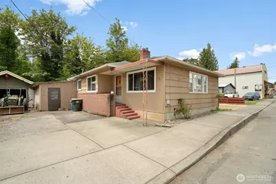 211 NW Kerron Avenue, Winlock, WA 98596 - Photo 1