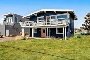2577 Sunlight Beach Rd, Clinton, WA 98236 - Photo 1
