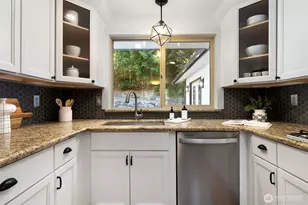 5769 Blakely Ave NE, Bainbridge Island, WA 98110 - Photo 15