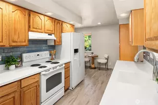 2012 NE 127th St, Seattle, WA 98125 - Photo 13