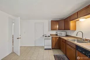 2001 30th St, Bellingham, WA 98225 - Photo 3