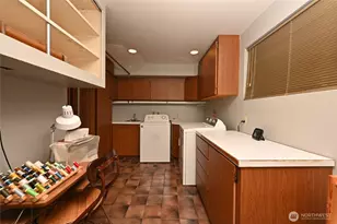 10733 Bartlett Ave NE, Seattle, WA 98125 - Photo 13