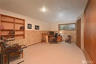 10733 Bartlett Avenue NE, Seattle, WA 98125 - Photo 15