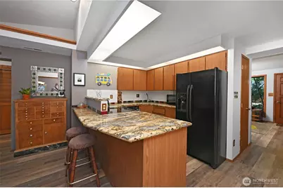 10733 Bartlett Avenue NE, Seattle, WA 98125 - Photo 7