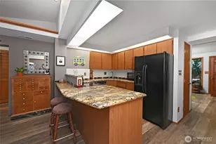 10733 Bartlett Ave NE, Seattle, WA 98125 - Photo 7