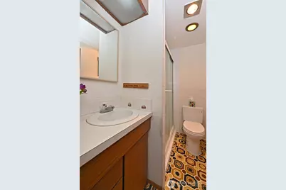 10733 Bartlett Avenue NE, Seattle, WA 98125 - Photo 21