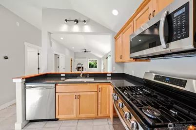 12721 27th Avenue NE, Seattle, WA 98125 - Photo 17