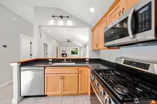 12721 27th Ave NE, Seattle, WA 98125 - Photo 17