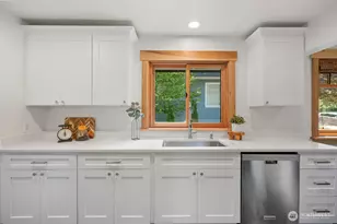 2916 Walnut Ave SW, Seattle, WA 98116 - Photo 11