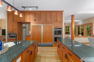 14677 Sivertson Rd NE, Bainbridge Island, WA 98110 - Photo 9