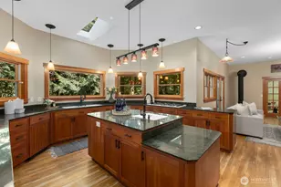 14677 Sivertson Rd NE, Bainbridge Island, WA 98110 - Photo 7