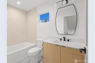 10744 Interlake Avenue N, Seattle, WA 98133 - Photo 17