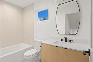 10744 Interlake Ave N, Seattle, WA 98133 - Photo 17