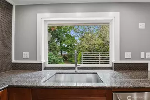 3720 SW 100th St, Seattle, WA 98146 - Photo 11