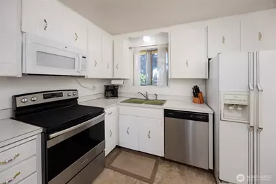 8926 Emerson Place, Everett, WA 98208 - Photo 7