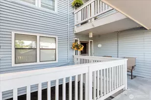 651 SE Bayshore Dr, Oak Harbor, WA 98277 - Photo 1
