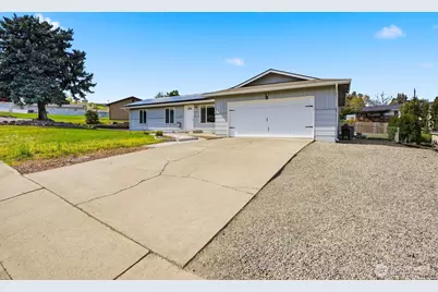 207 Palmer Drive, Selah, WA 98942 - Photo 3