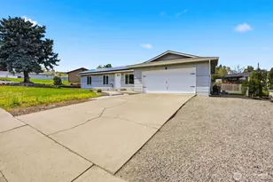 207 Palmer Dr, Selah, WA 98942 - Photo 3