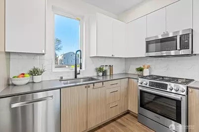 2310 W Newton Street, Seattle, WA 98199 - Photo 7