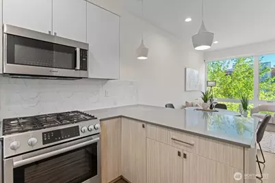 2310 W Newton Street, Seattle, WA 98199 - Photo 9