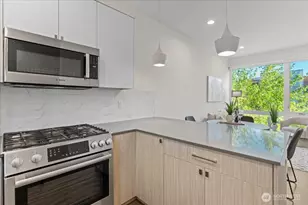 2310 W Newton St, Seattle, WA 98199 - Photo 9