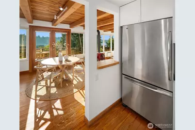 15539 Washington Avenue NE, Bainbridge Island, WA 98110 - Photo 19