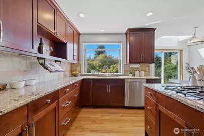 13408 SE 85th Street, Newcastle, WA 98059 - Photo 13