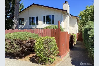 8848 Interlake Avenue N, Seattle, WA 98103 - Photo 3
