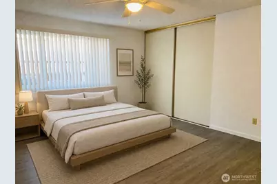 8848 Interlake Avenue N, Seattle, WA 98103 - Photo 9