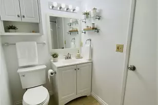 8848 Interlake Ave N, Seattle, WA 98103 - Photo 11