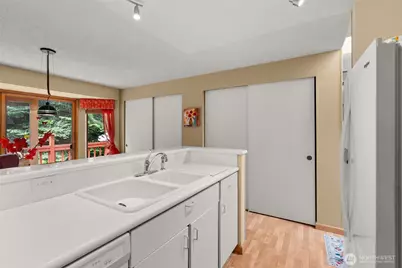 1111 S 249th Place, Des Moines, WA 98198 - Photo 11