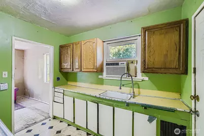 2814 S Grand St, Seattle, WA 98144 - Photo 9