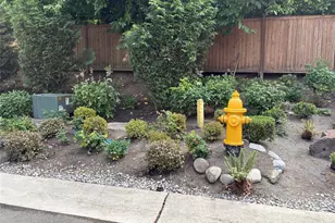 8209 144th Pl SE, Newcastle, WA 98059 - Photo 5