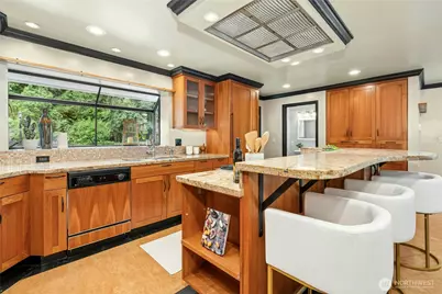 18411 40th Place NE, Lake Forest Park, WA 98155 - Photo 9