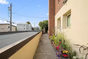 2203 Yale Ave. E., Seattle, WA 98102 - Photo 21