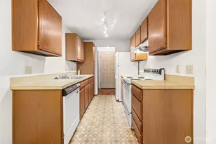 12528 NE 117th Pl, Kirkland, WA 98034 - Photo 11