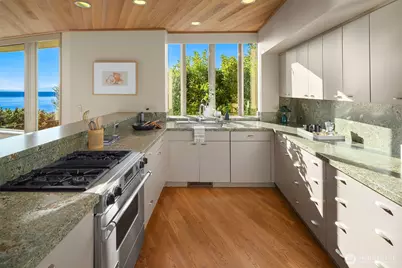 2667 44th Avenue W, Seattle, WA 98199 - Photo 17