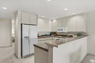 1231 5th Ave N, Seattle, WA 98109 - Photo 23