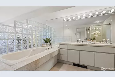 1231 5th Avenue N #202, Seattle, WA 98109 - Photo 29