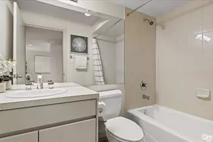 1231 5th Ave N, Seattle, WA 98109 - Photo 25
